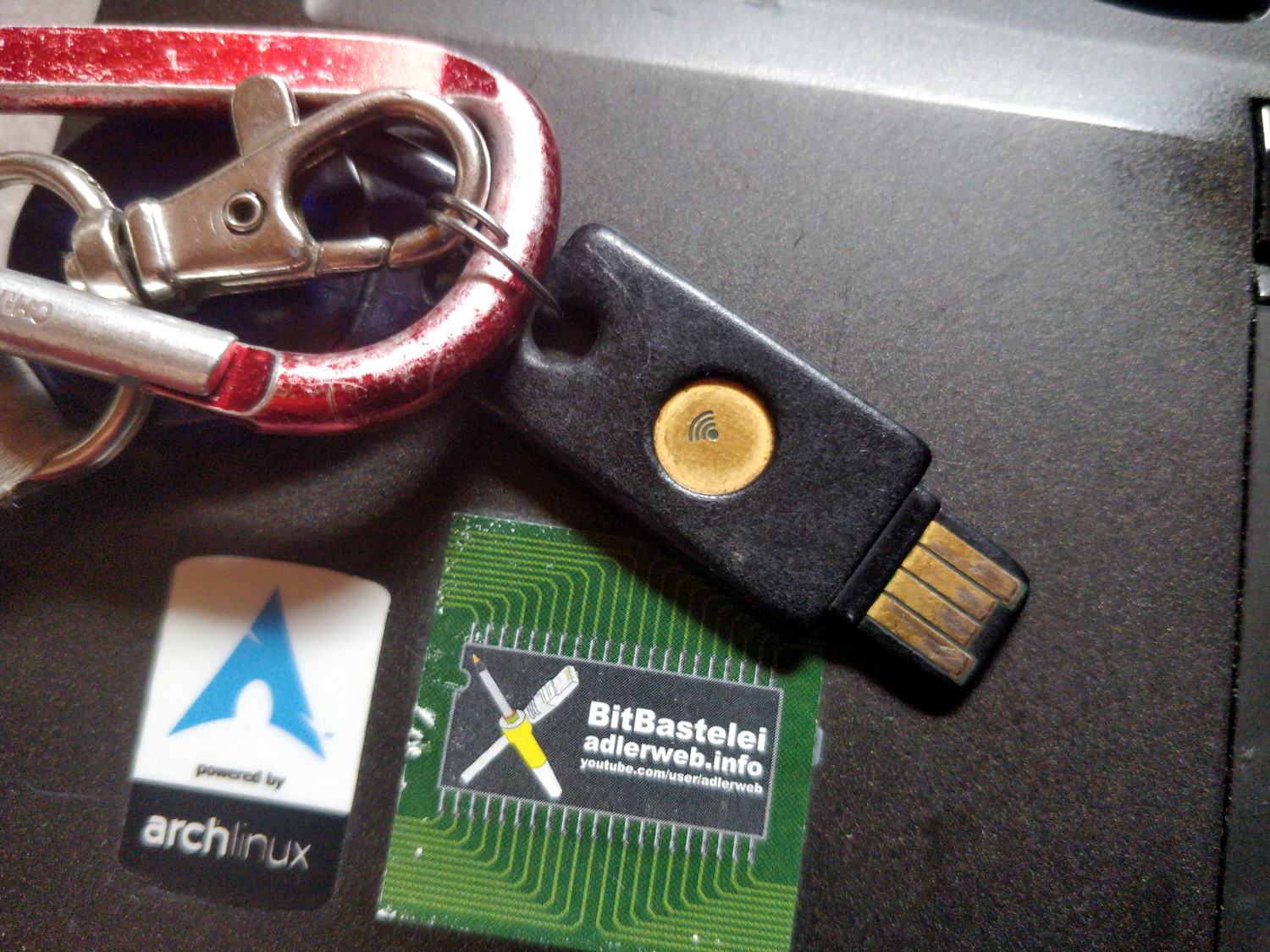 YubiKey NEO an Schlüsselbund